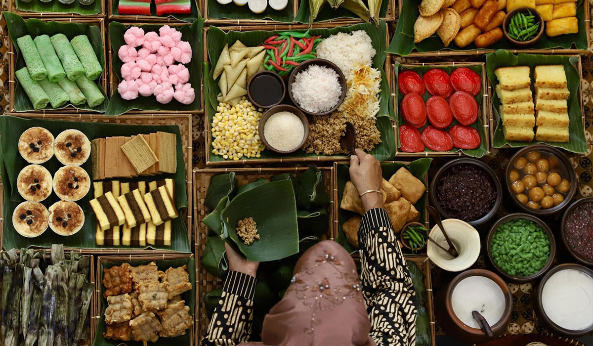 Indulge in the Irresistible: Discover Must Try Foods in Indonesia for Travelers